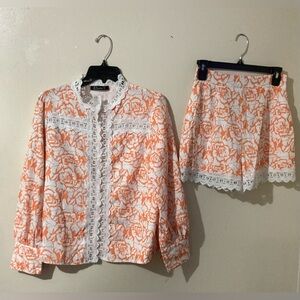 Simplee Woman’s Outfit Orange‎ Floral White Lace Size Small Blouse Shorts Casual